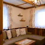 Rohrmoser Mit 1 Schlafzimmer Appartement