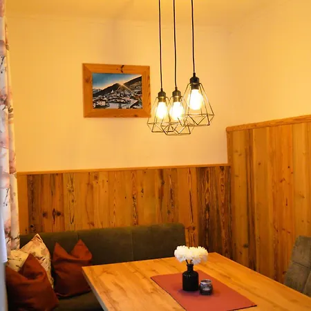 Rohrmoser Mit 1 Schlafzimmer Apartman