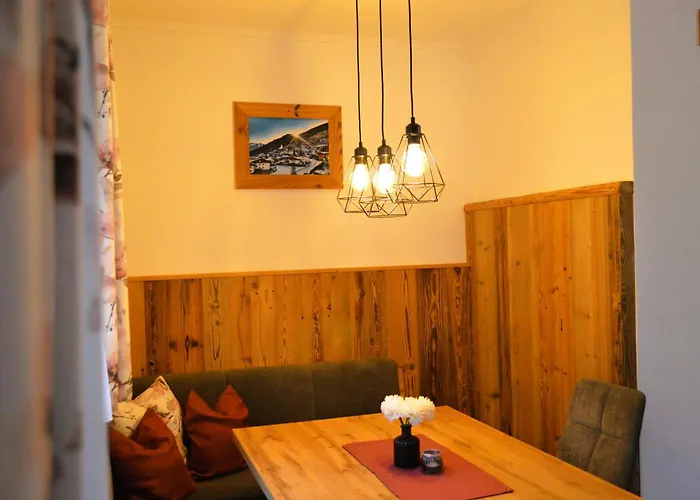 Rohrmoser Mit 1 Schlafzimmer アパート